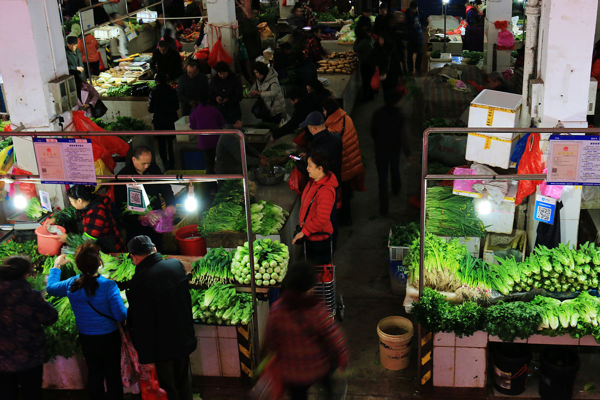 2019年02月03日,桂林,乐群菜市场.蔬菜摊位