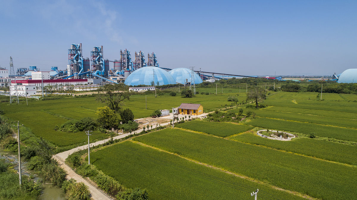 按照工信部颁发的《绿色工厂评价要求》、《晋中市绿色工厂认定管理办法试行》、行业标准和环保要求结合实际情况继续选择一批工艺技术装备先进、产品市场较好、基础工作扎实的企业开展省、市级绿色工厂创建活动。完善工艺技术路线和布局研发绿色产品做好绿色供应链管理加大废弃物资源综合利用。深化绿色工厂引领示范对晋中伊利乳业有限责任公司、山西安泰集团股份有限公司等被列为国家绿色工厂示范名单的企业对山西安晟科技发展有限