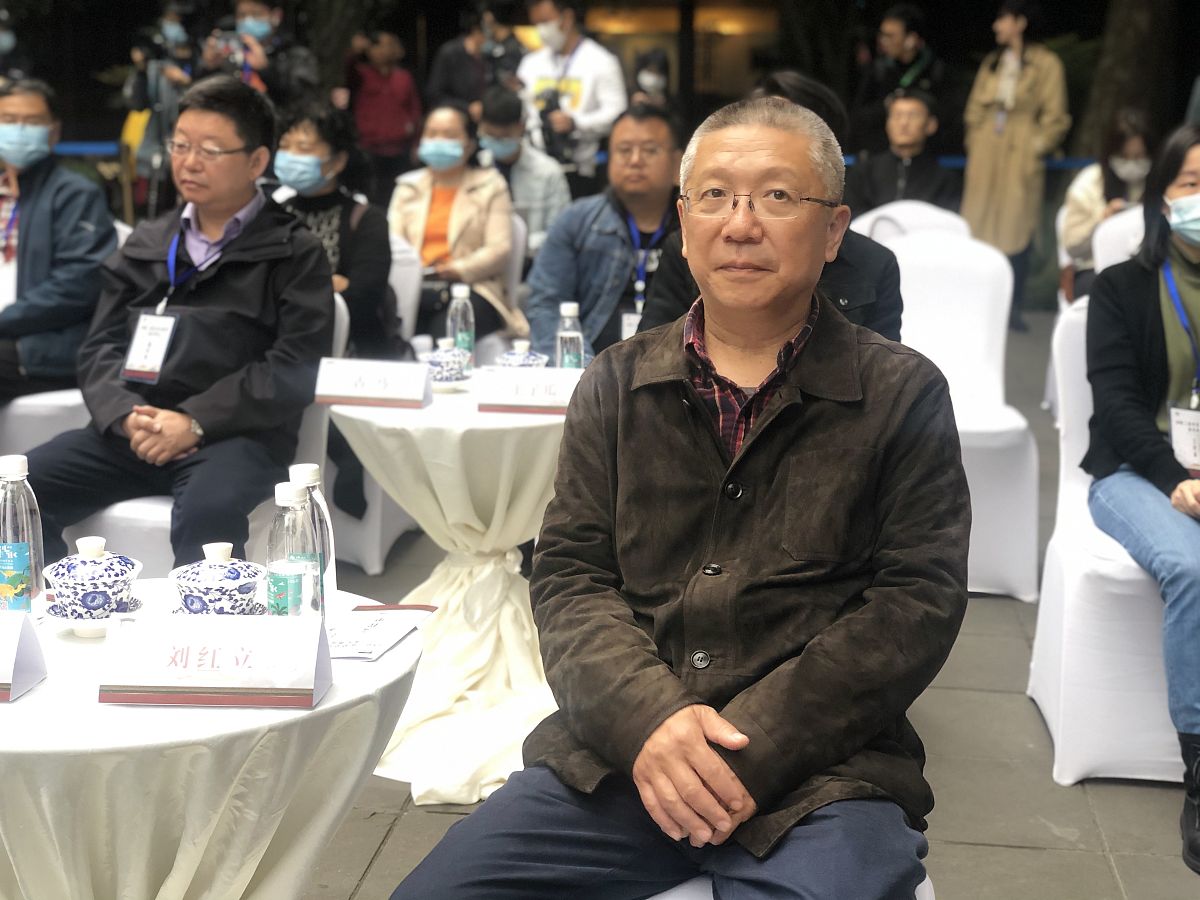 能否举一个古诗词的课件案例？