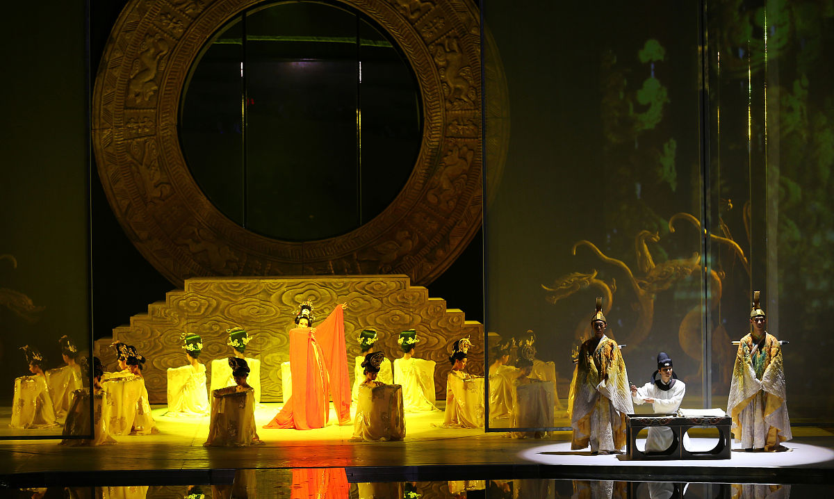 假如诗人李白坐上飞机看见窗外的风景他会写一首怎样的七言绝句