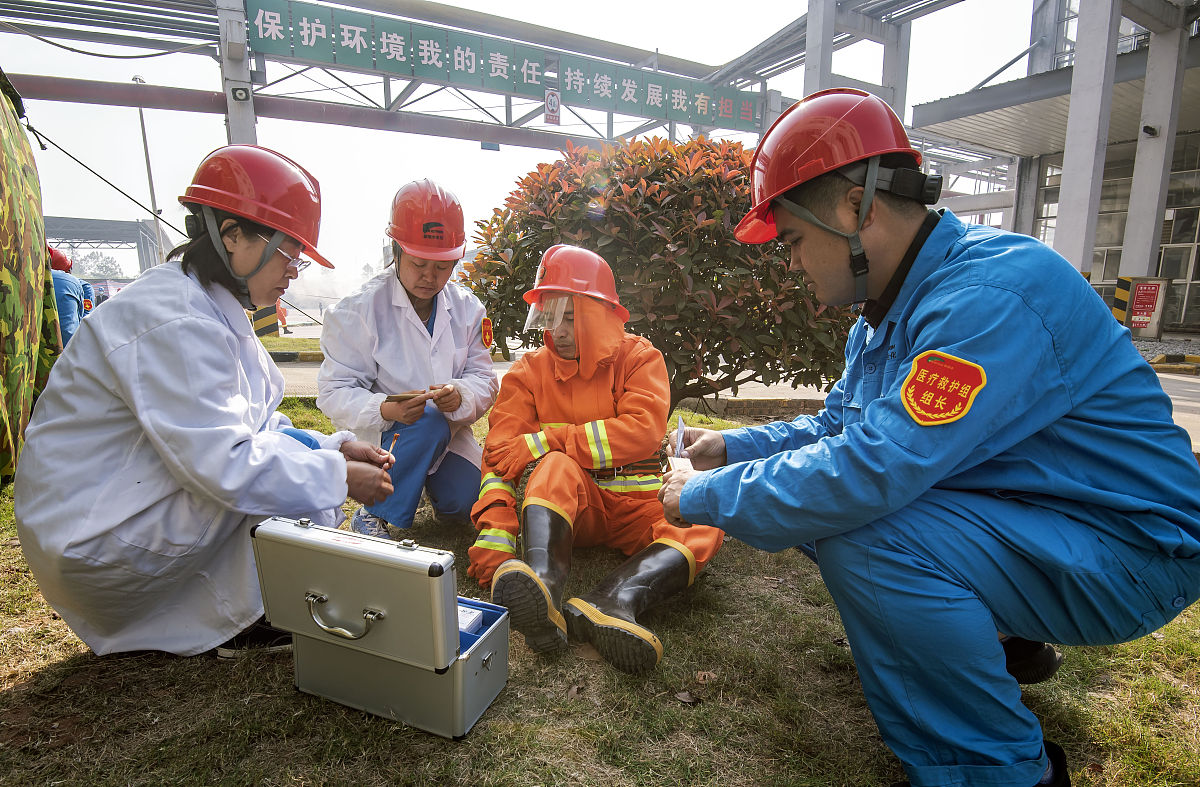 5月3日应急管理部召开了全国危化品安全防控紧急会议会上通报了聊城鲁西双氧水新材料5·1爆炸、淄博峻辰新材料4·29火灾事故。应急管理部副部长孙广宇发表了重要讲话。