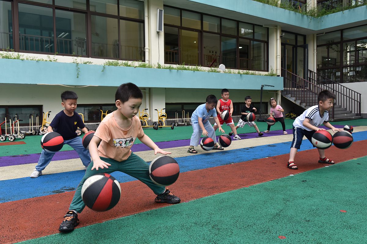 2021年7月30日,为解决上班族的子女暑期看管难的问题,浙江省金华市磐