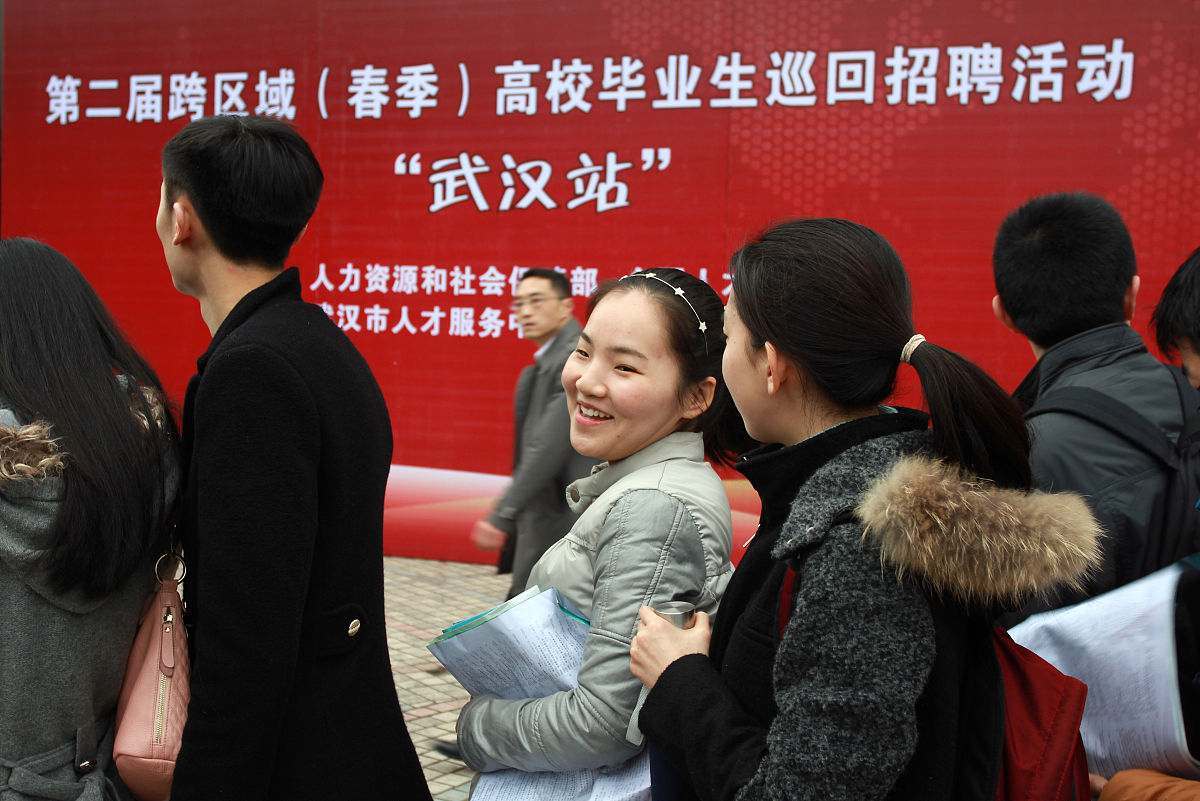 挑战自我、追求卓越――记2016级新生辅导员面试 挑战自我、追求卓越――记2016级新生辅导员面试