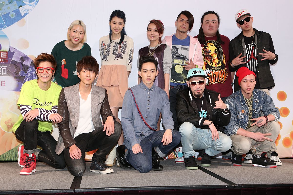 改写以下文字不改变原意替换自赎一词：2此外如果是真的朋友他 姜思达 更应该公开督促史航坦诚监督其自赎而不是默许甚至纵容朋友的犯罪行为。