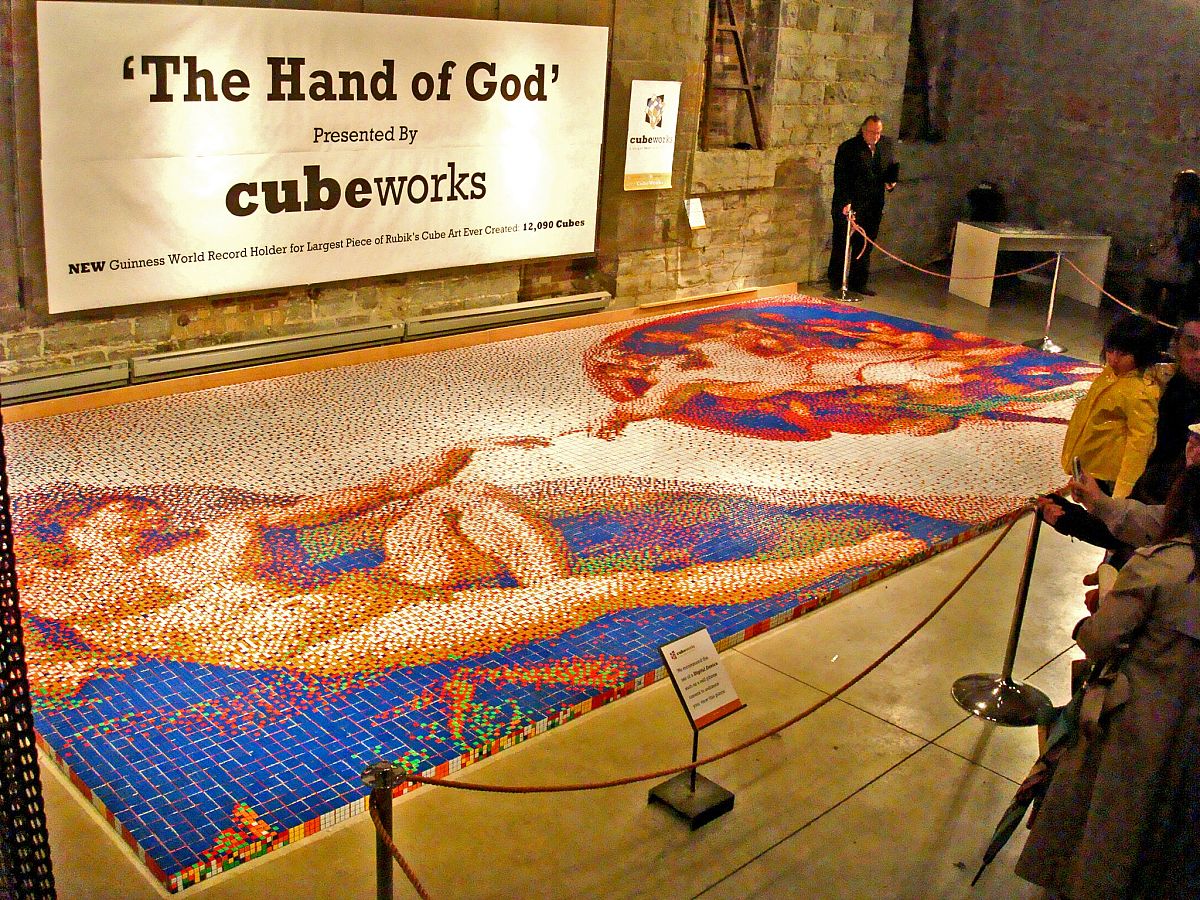 在这段代码中给出	CubeState getState const部分的完整代码#include iostream#include vector#include stringusing namespace std; 定义魔方的颜色enum Color RED BLUE GREEN WHITE YELLOW ORANGE ; 定义魔方的转动方式enum Rotation CLOCKWISE CO