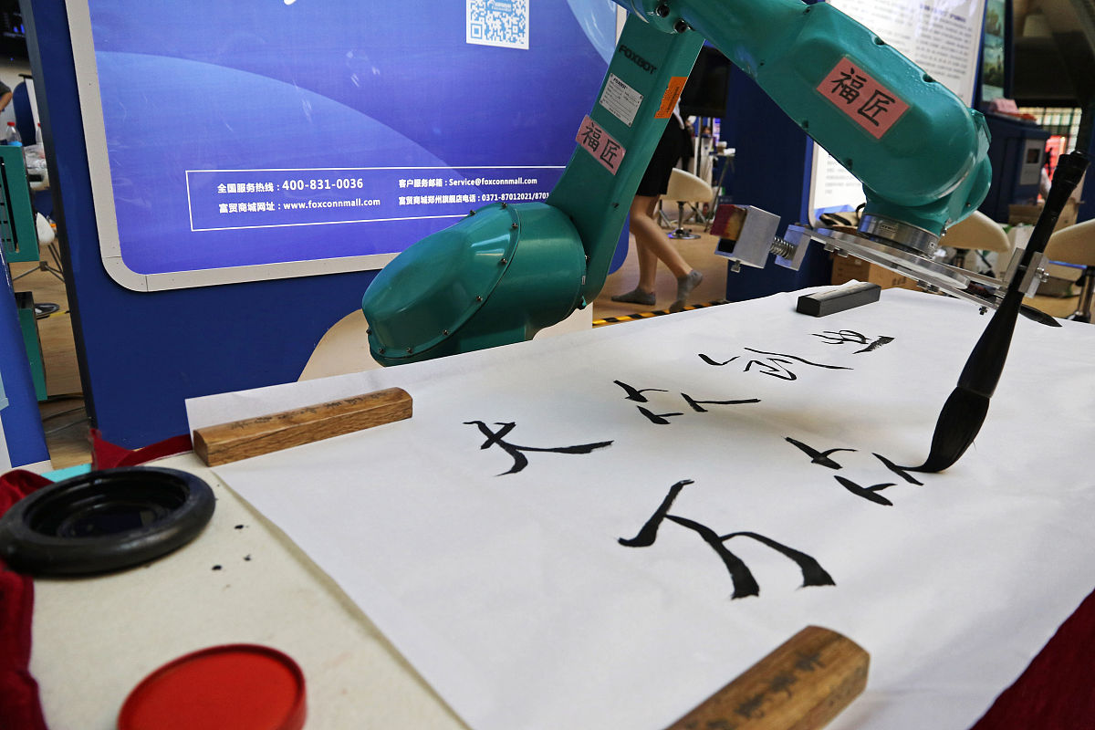 机械抓手写毛笔字相较于机械臂写毛笔字有什么最大优势




写毛笔字需要适应不同纸张和墨水的特性吗？