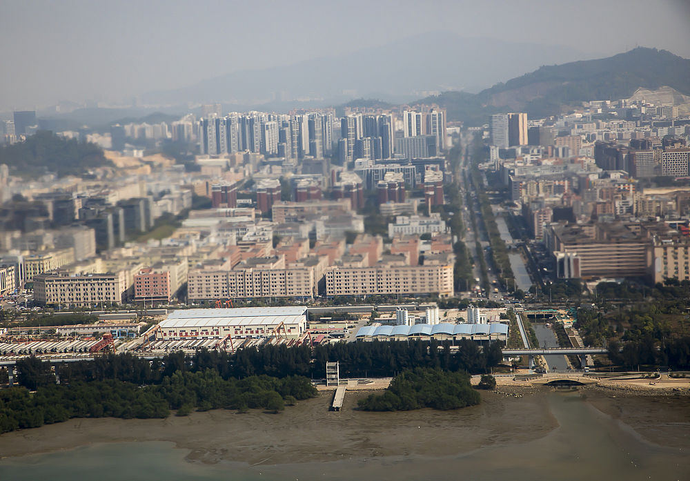 2019年11月20日,在cz3194次航班上拍摄到的深圳城市风光.