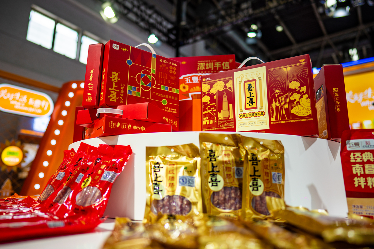 以春节年货销售为核心为华润万家进行直播选品并撰写一场华润万家企业店铺的营销直播脚本