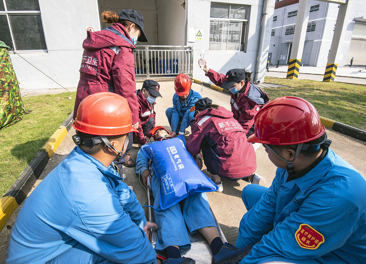 《化危为安》观后感：坚韧、人性与化解危机