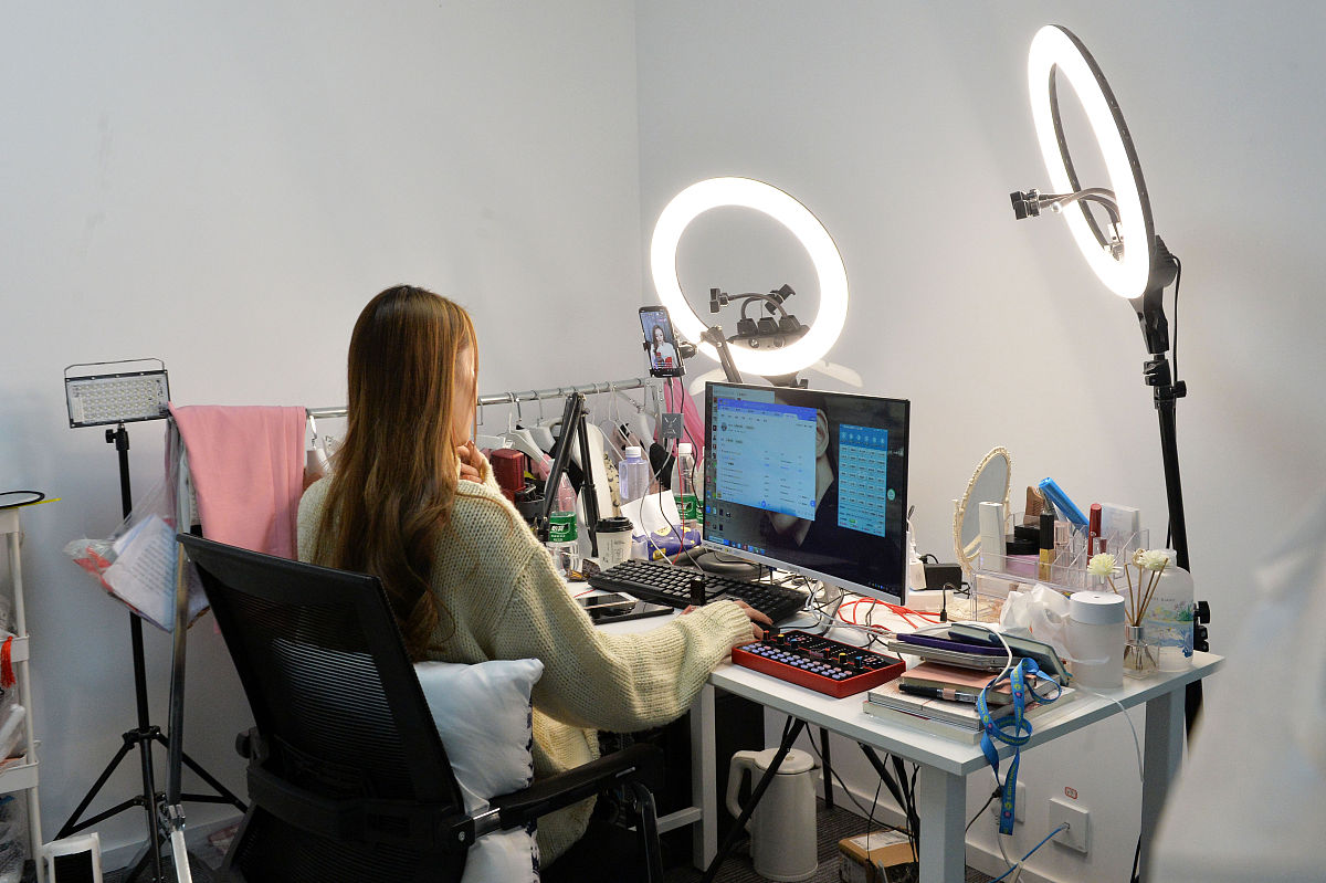 抖音直播间流量入口在哪里，要如何给直播间引流？