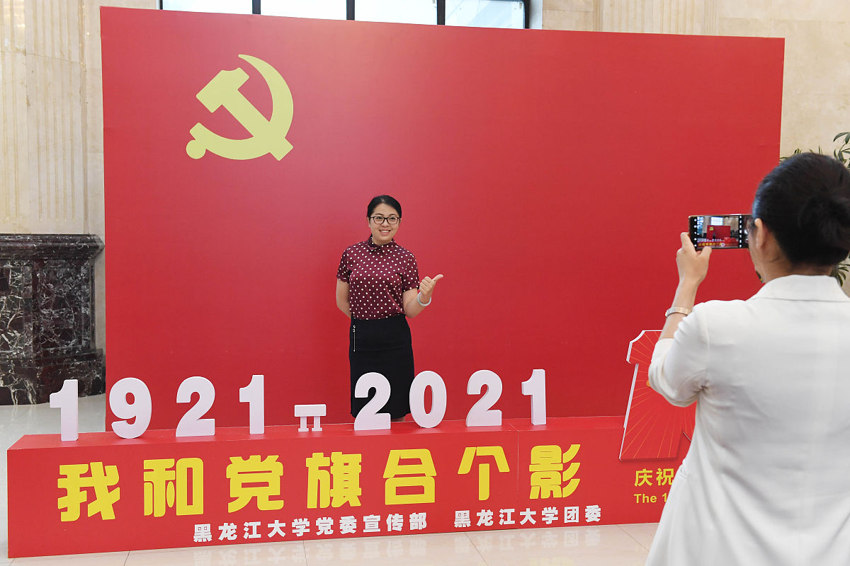 铭记英雄精神，为中华民族伟大复兴而奋斗 - 来自辽宁省铁岭市昌图县北山小学三年二班张若冰