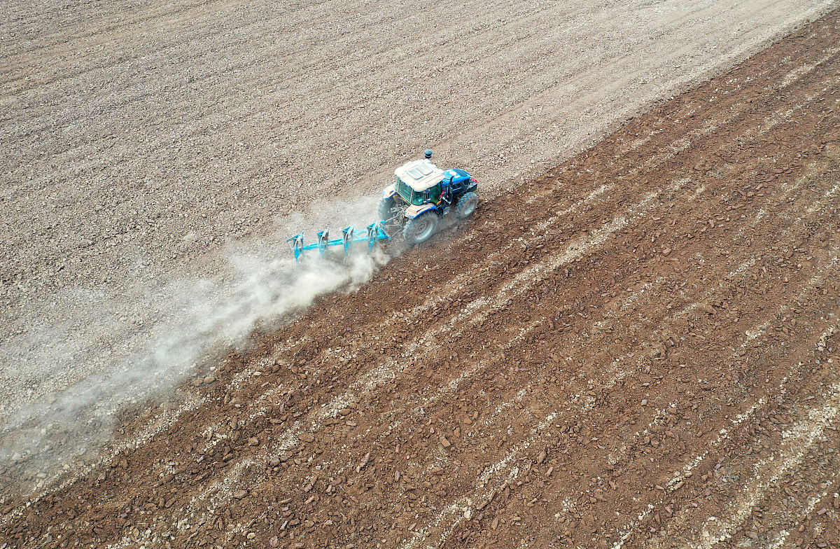 某城市内有一宗土地需要评估根据该地块的条件选择比案例ABC三个可比案例相关情况如图所示已知该城市从2020年3月到2020年10月该类土地的价格逐月上升1％。请按照以上条件采用简单算数平均估该宗地2020年9月30日的正常单价老师按上表里的数据计算老师是平米