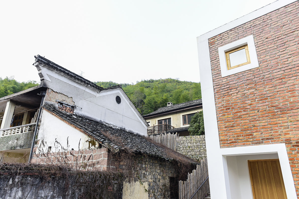 建筑位于三清山引浆畲族村建筑南北朝向南侧流水而过环境优美景色怡人