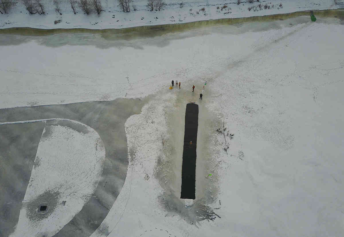 一公斤沥青漆灌2公分宽四公分深缝能灌多少米帮我用210字详细描述