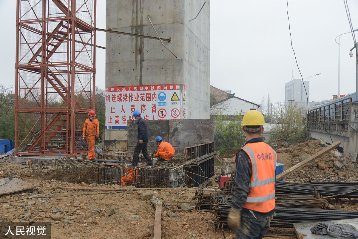 2020年3月8日,浙江台州,市域铁路s1线(路桥段)工区全复工, 施工现场已