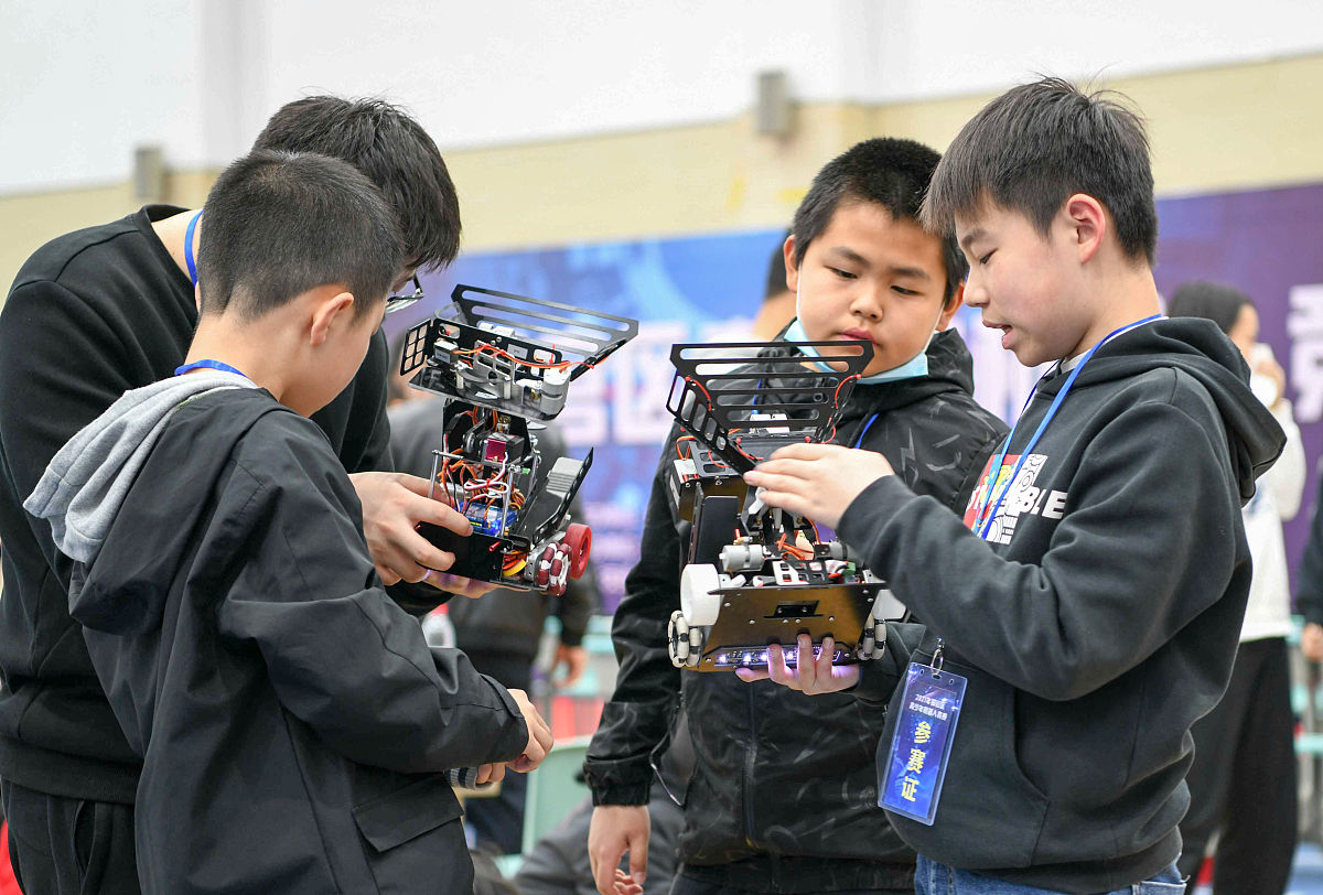 Robotmaster 比赛：评估机器人智能与操作能力