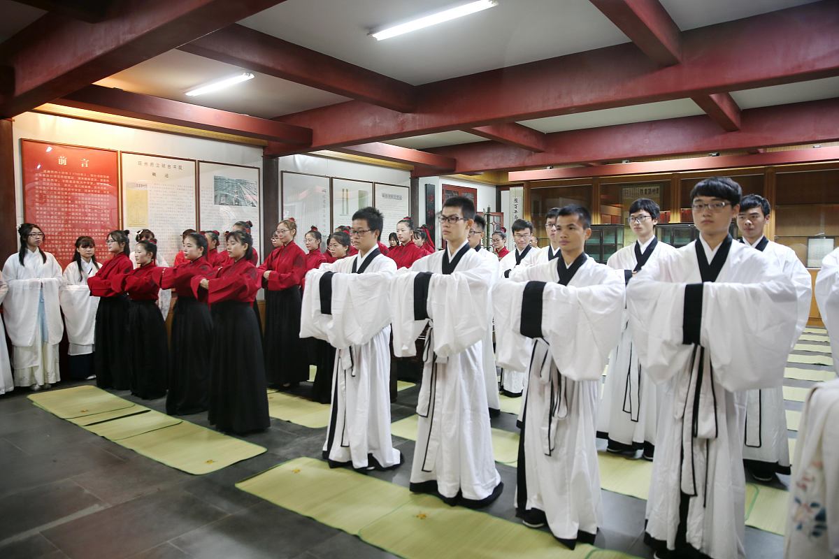 团员自查报告：积极参与、充实自我、提升团队合作和领导能力