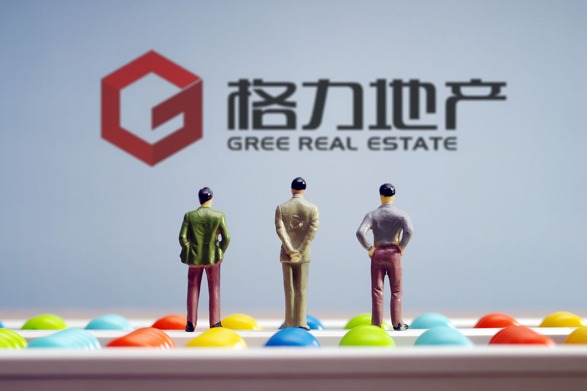 1这篇论文的重点是家用电器格力集团是一个典型的企业它的应收账款对款管理的财务指标、账龄、组织结构以及信用管理等几个方面进行了分析并与其实际情况相比较得出其在应收账款的管理上还存在着一些问题需要改进。2通过对格力电器企业经营特征的考察我们可以看出它的经营特征主要有以下几个方面企业信贷管理体系不健全；人才的管理不完善人才的职业素养不高；内部管理制度不健全各部门之间缺少检查与监督；二是收帐过程中存在的问