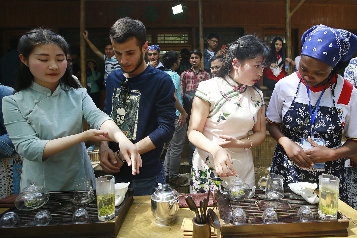 青岛西大技工学校有平面设计专业吗？