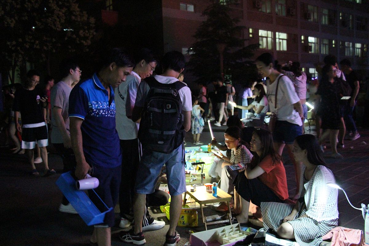大学校园地摊经济问卷调查：20个问题深入了解学生消费体验