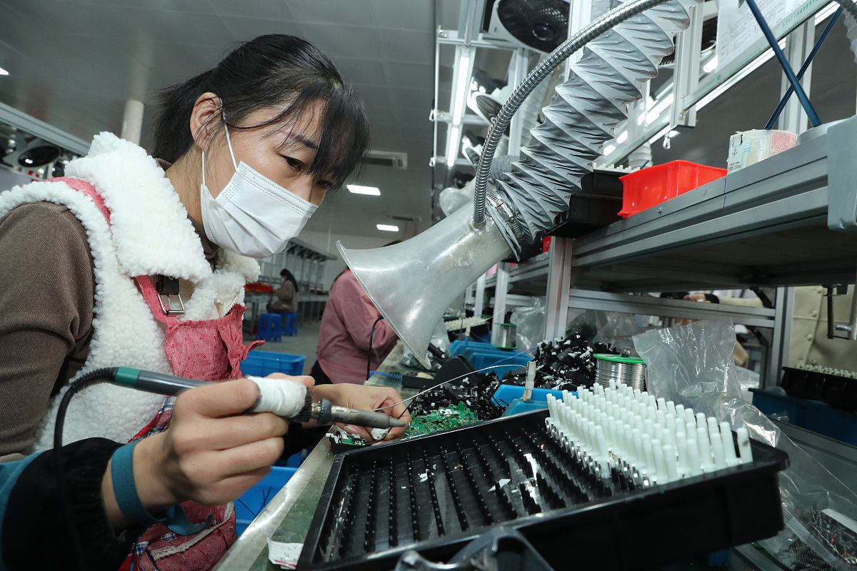 电子材料与元器件制造学什么课程？就业岗位有哪些？