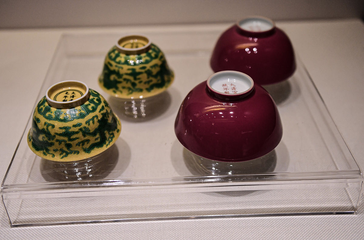 釉下彩 - 陶瓷艺术的持久之美