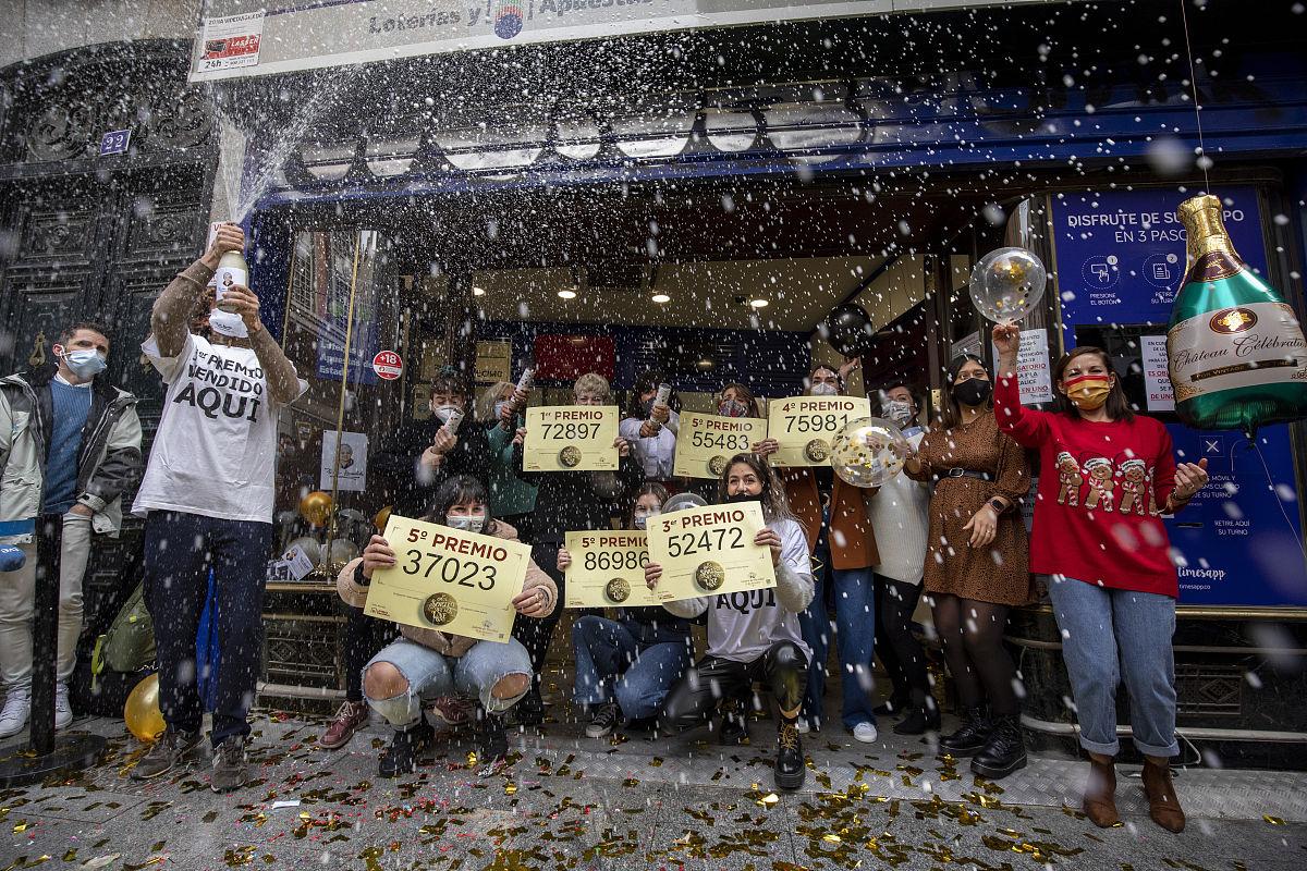 当地时间2020年12月22日,西班牙马德里,西班牙圣诞彩票在剧院开奖.受