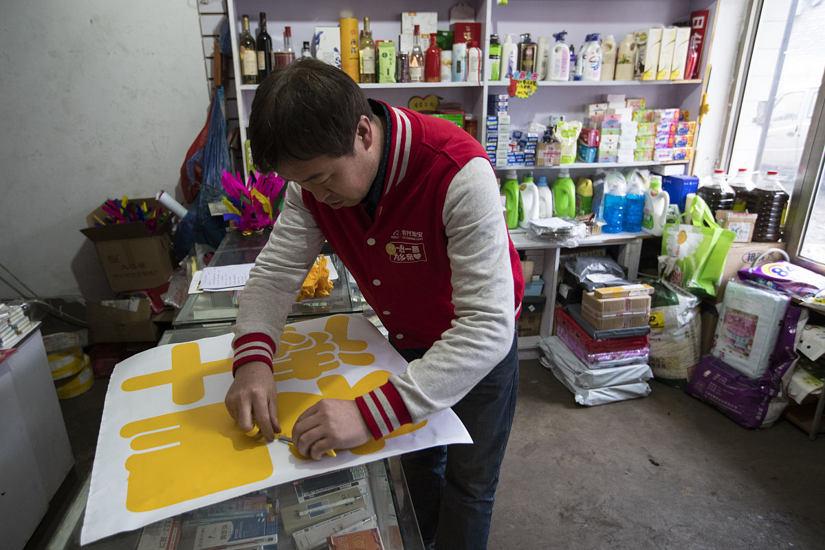 课程设计评语：学生展现出色的创造力和实践能力