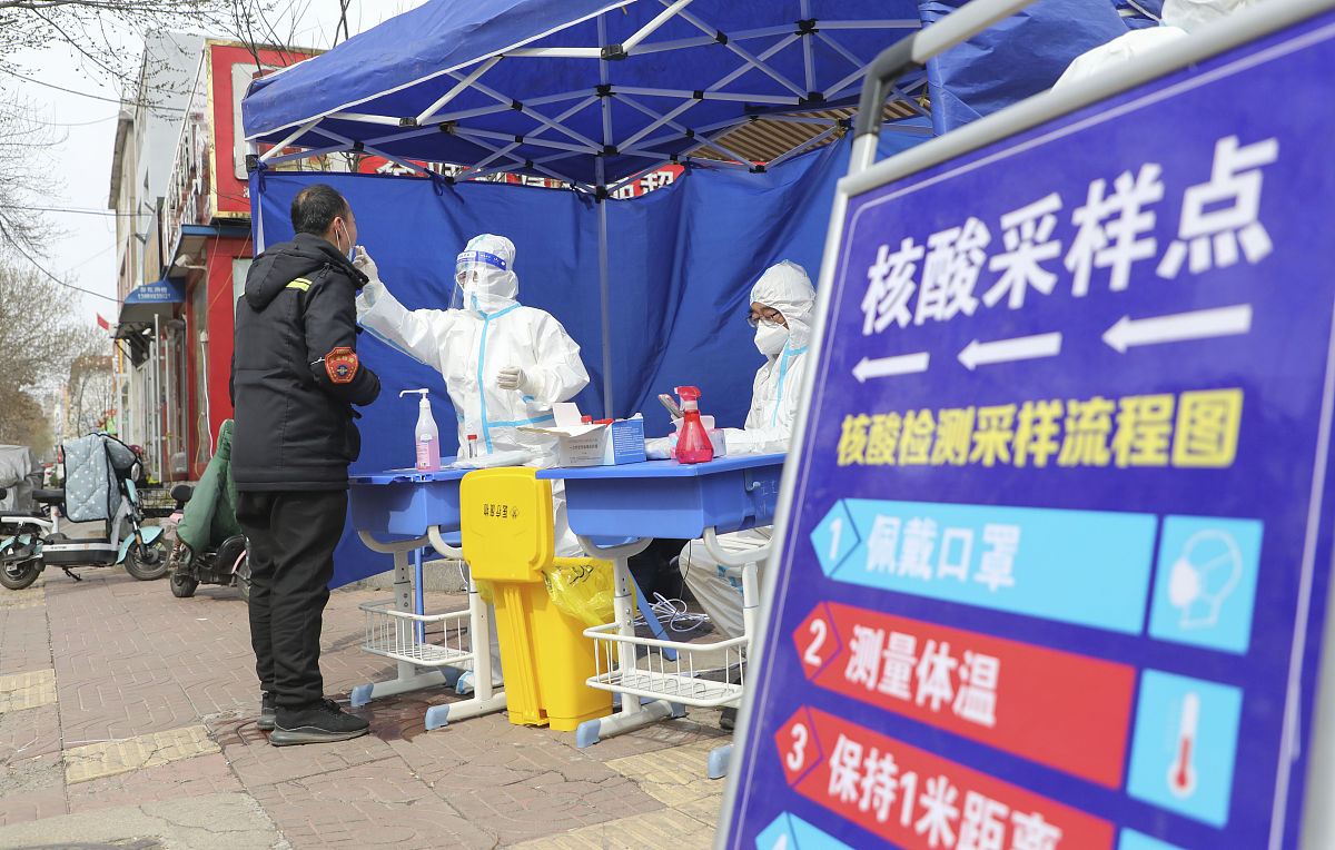 团结奋进 传染病防制工作再上新台阶传染病防控事关人民群众身体健康和生命安全。中心承担传染病、寄生虫病、地方病、非传染性疾病等疾病的预防与控制承担新冠、流感、手足口病、感染性腹泻等疾病的卫生应急处置。卫生应急一案三制进一步健全突发公共卫生事件处置及时有效。24小时开展全市传染病疫情监测传染病直报网络实现医疗机构全覆盖传染病及时报告率达100。及时、科学、高效处置新冠病毒感染平稳由动态清零过度到乙