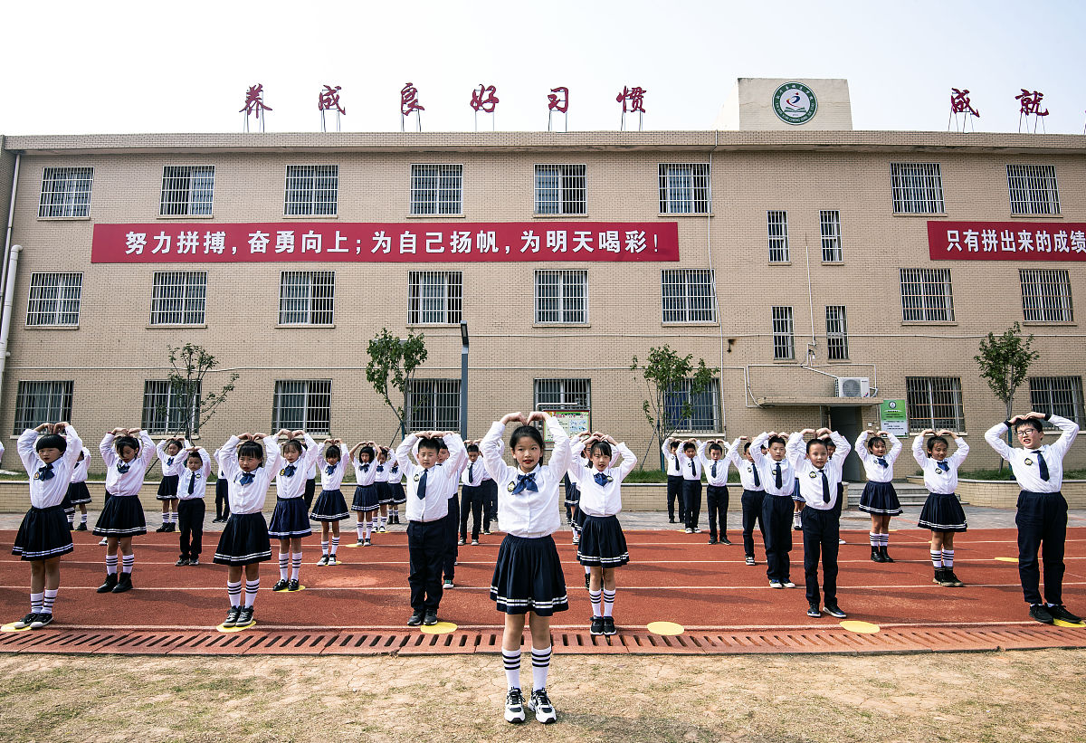 重庆工艺美术学校招生办联系电话 - 2020年招生简章