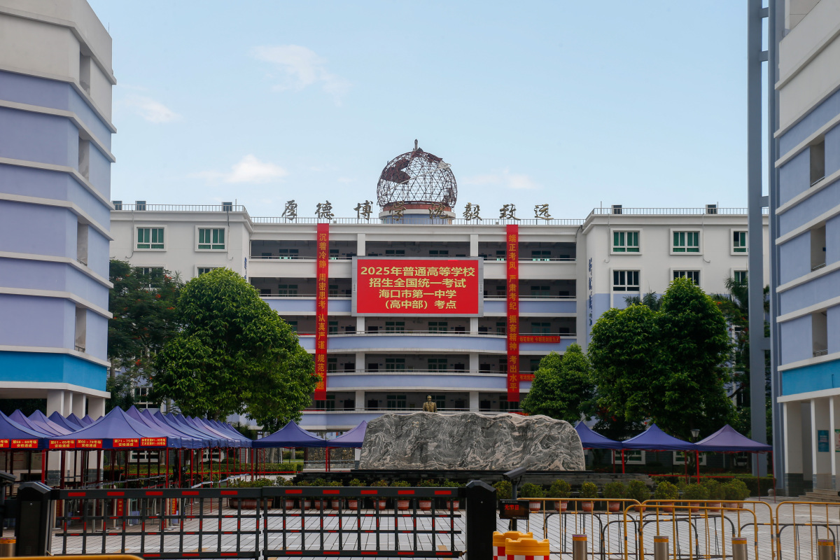 重庆渝北区统景职业中学地址：龙山街道统景路88号