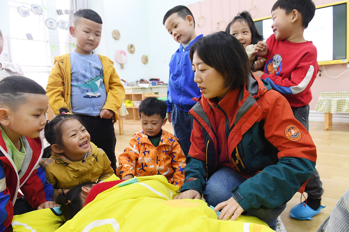 '如果儿童的精力和精神因休息而得到恢复，他就能以更旺盛的力量和更清晰的头脑进行学习'，这句话体现的是什么教育思想？