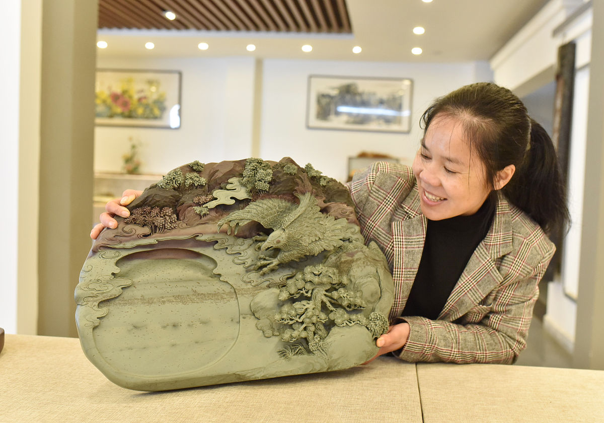 双峰县职业中专学校2021年招生专业：机电、计算机、旅游、商务英语