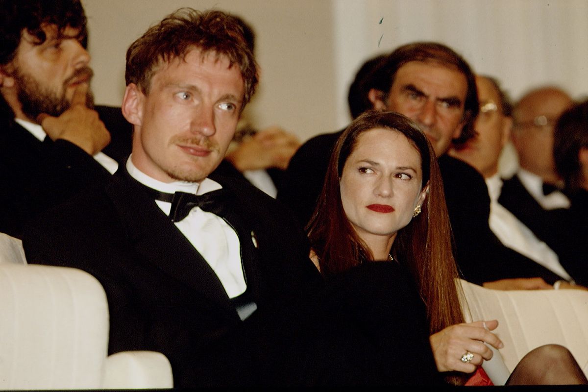 british actor david thewlis wins the best actor award for naked 