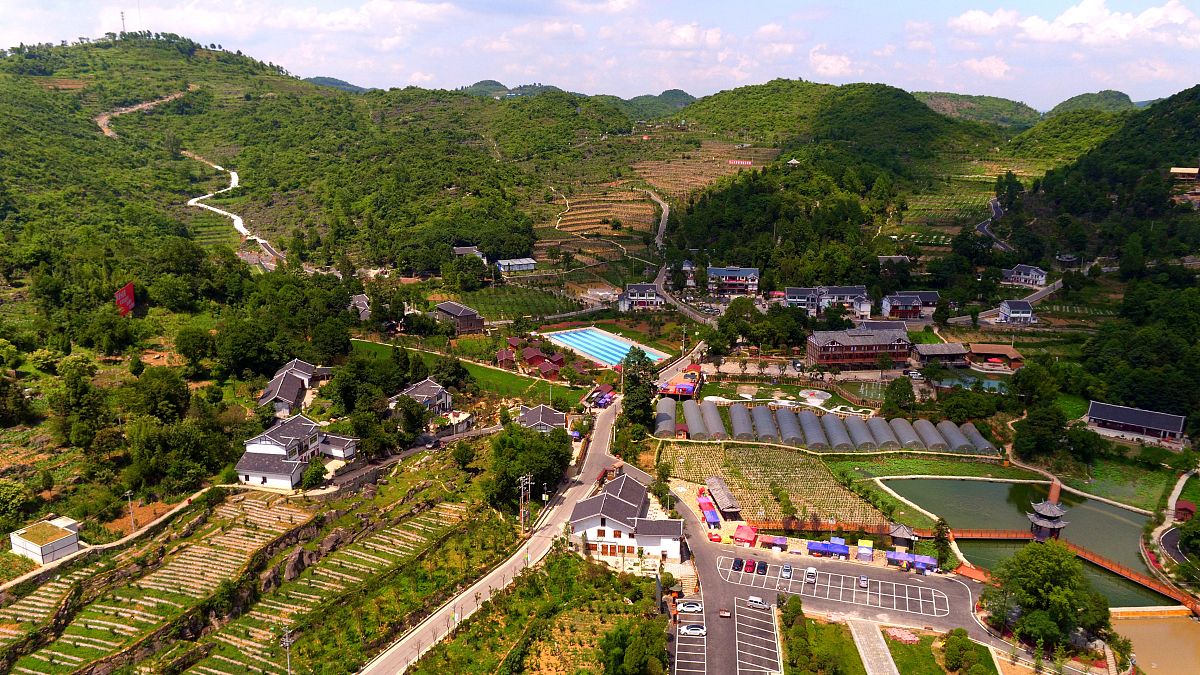 2020年贵州省贵阳市白云区艳山红乡私立兴农职业学校招生简介