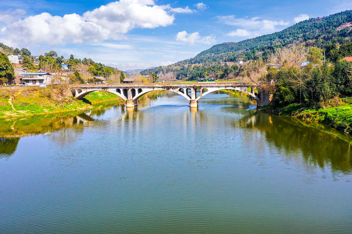 德阳应用技术职业学校2022年招生对象及条件-报名指南