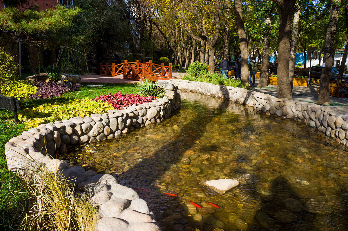 在竹林的亭子里里找到男主角该怎么展开言情小说描写