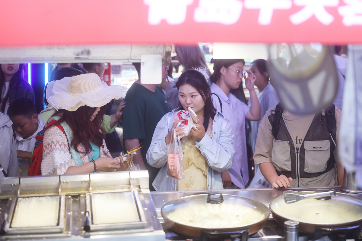 饭店在抖音直播应该选择什么类型的帮我用200字详细描述