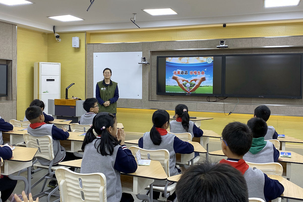 单元视角下小学信息科技跨学科主题教学的实践与探究写一篇6000字论文