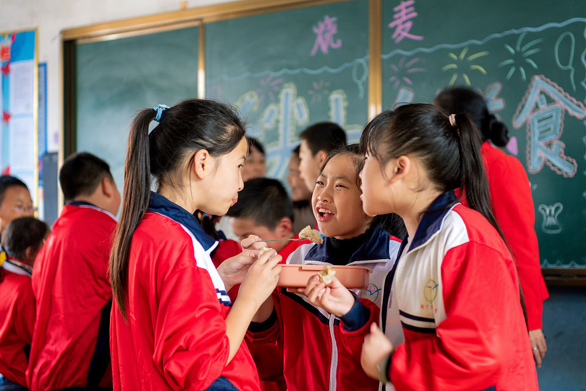 2021年11月6日,江西省吉安市新干县实验小学五(1)班参加周末托管的学
