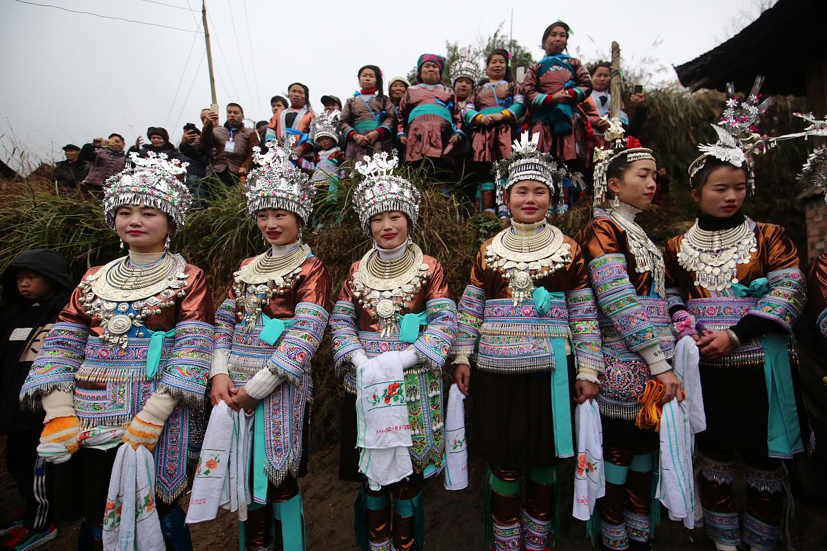 关于少数民族交往交流交融的采访采访对象是一位来自恩施的先生采访内容关于恩施的土司楼