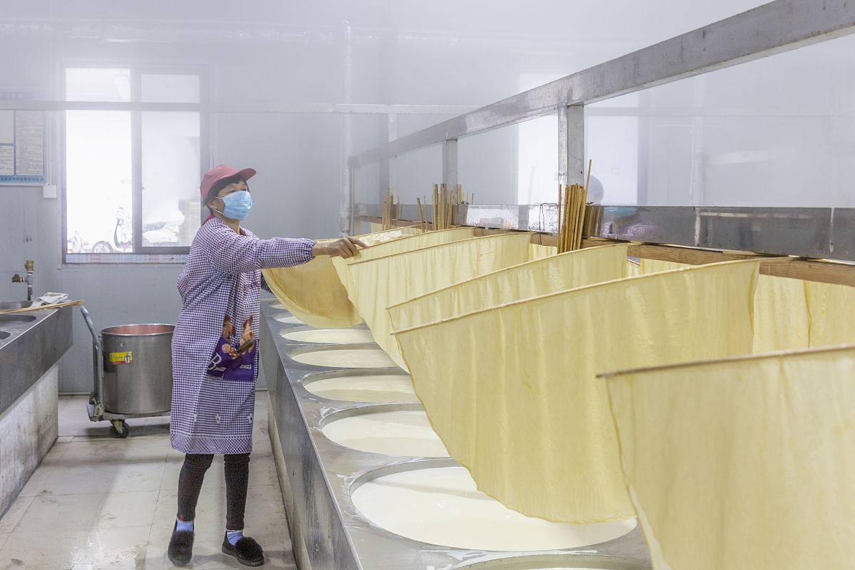 43% 蛋白豆粕生产：跳过去皮步骤，豆皮自然产生