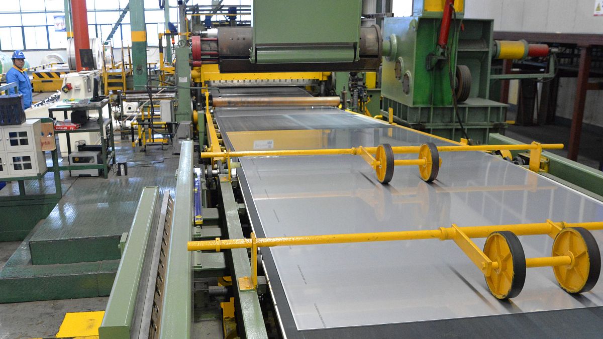 转弯机和伸缩机介绍：提高物流效率的利器