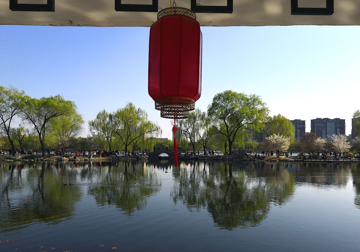 雨后登高望远，中年人感怀人生的绝句