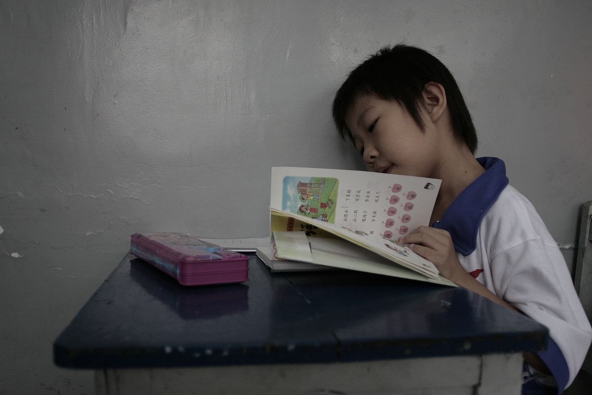 2007年9月3日,天津中小学幼儿园新生开学.