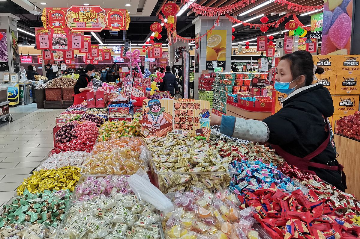 2021年1月31日,西安,春节临近,年味渐浓,不少市民开始置办年货.