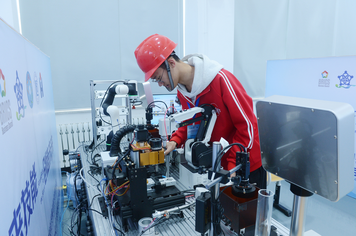 男孩子上技校学什么专业好？热门专业推荐及选择建议