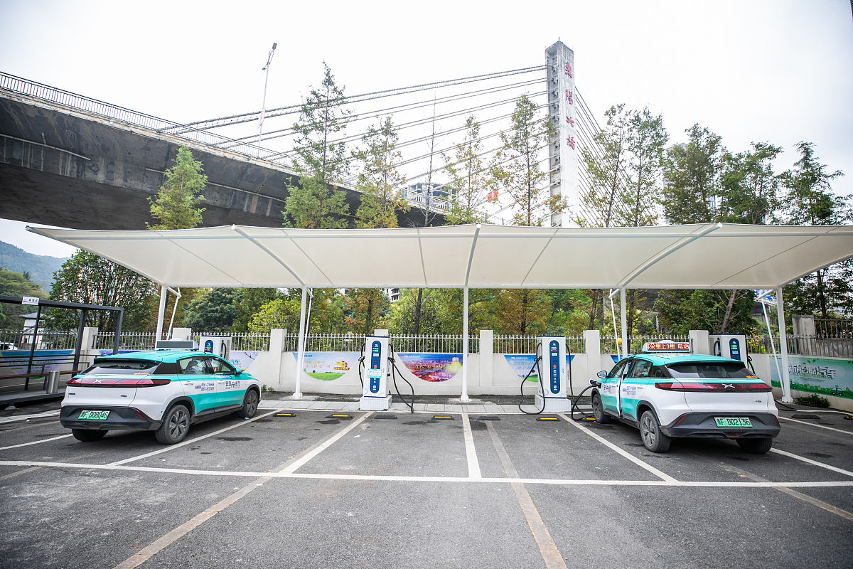 分盐服务区有没有充电站？ 用250字帮我描述