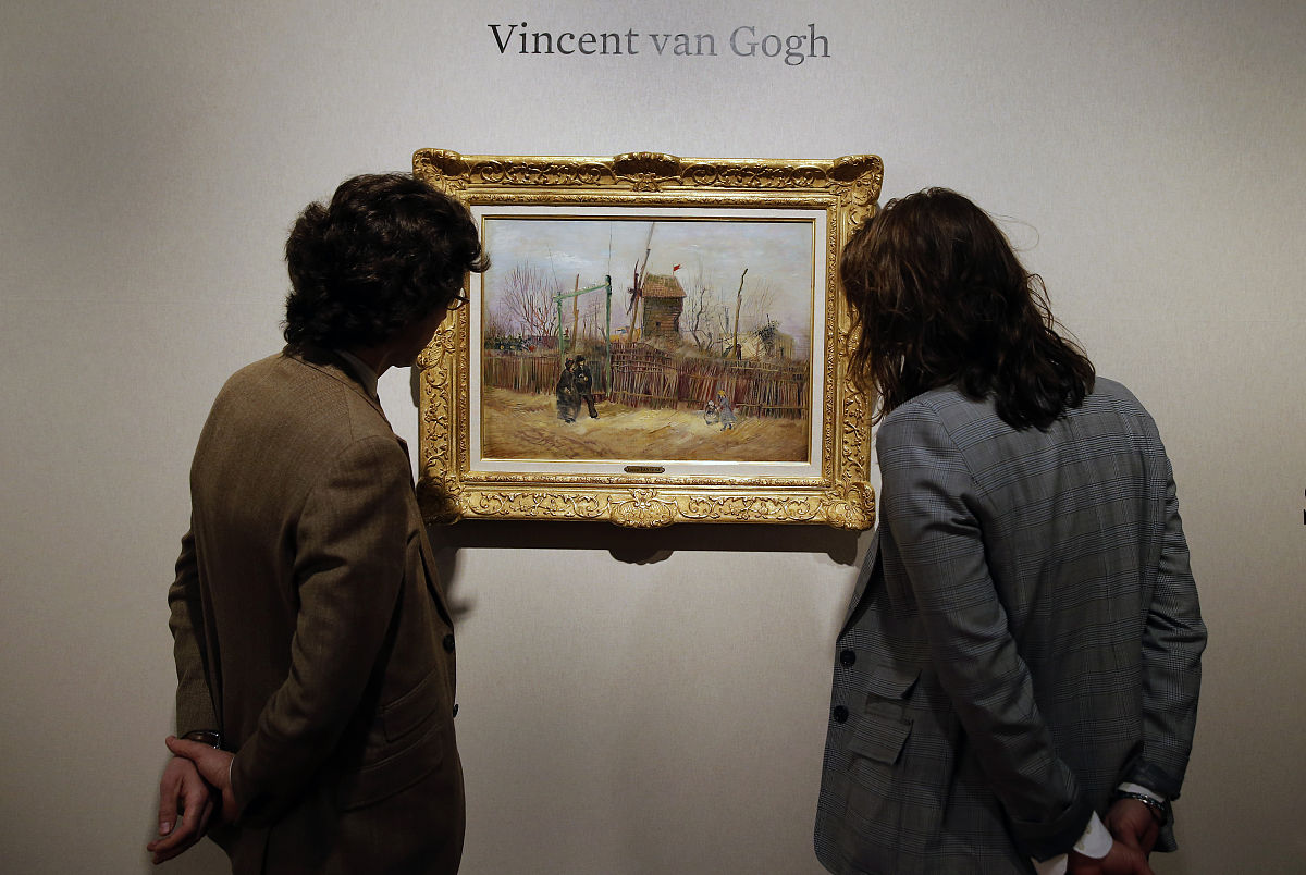 Be auctioned for 的意思 - 拍卖出售解释