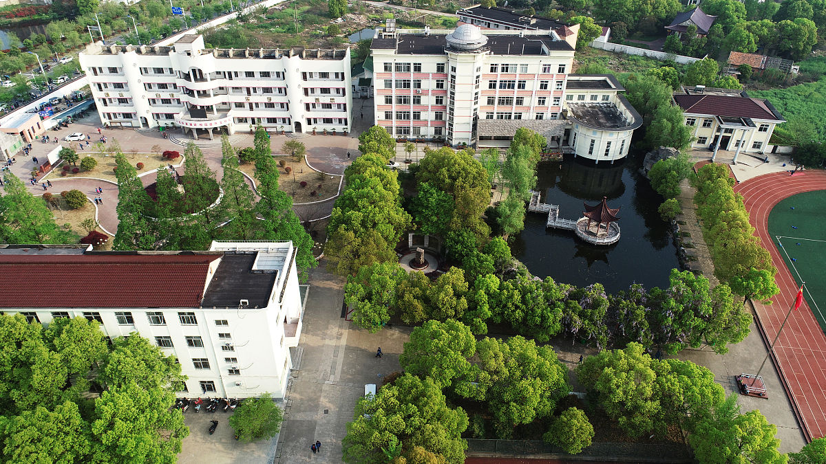 双流县职业中学校园环境怎么样？环境优美，师资力量雄厚！